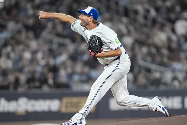 Scherzer abandona el partido tras solo 2 entradas Azulejos en alerta