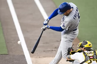 Freeman remonto en el Petco Park y los Dodgers sobrevivieron al duelo de jonrones