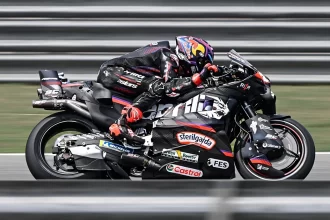 Aprilia lidera el primer test MotoGP 850cc con Pirelli en Brno Marquez cae sin lesiones