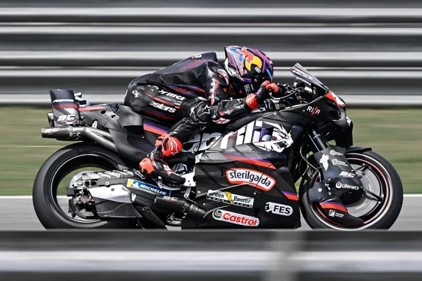 Aprilia lidera el primer test MotoGP 850cc con Pirelli en Brno Marquez cae sin lesiones
