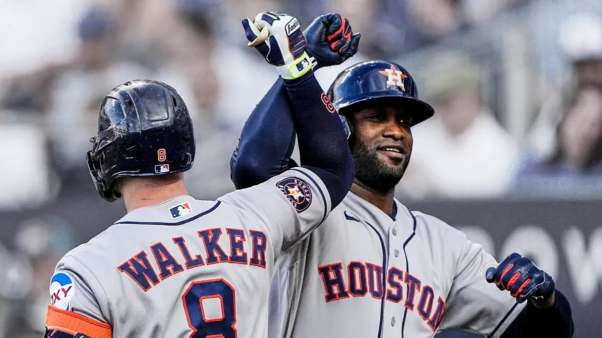 Astros remontan tres carreras y roban el juego en Kansas City