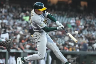 Atleticos remontan cuatro carreras en la novena y silencian el Oracle Park