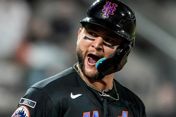 Bichette destroza a los Bravos con grand slam jonron y 6 impulsadas en triunfo 7 5 de los Mets