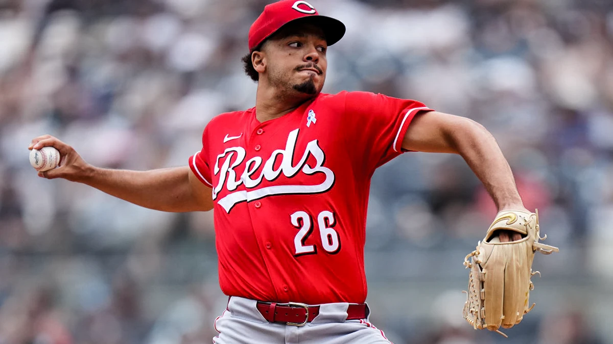 Burns frena a los Yankees y los Rojos se llevan el domingo en el