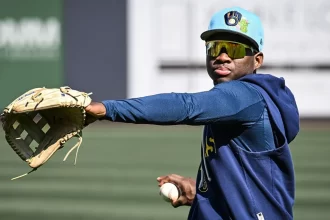Cerveceros extienden a Luis Lara por 7 anos y 31 millones antes de su debut en MLB