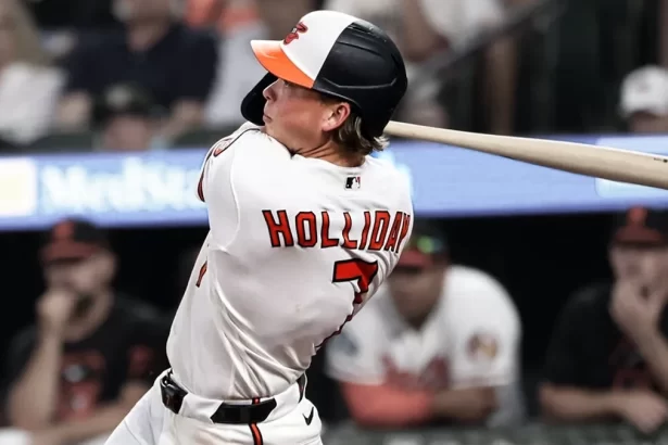 Holliday conecta grand slam y los Orioles tumban a los Marineros