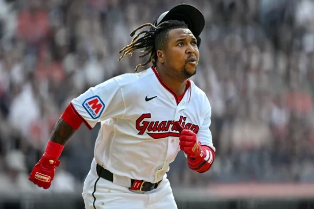 Jose Ramirez se fractura la mano izquierda y pone en riesgo su temporada con los Guardianes