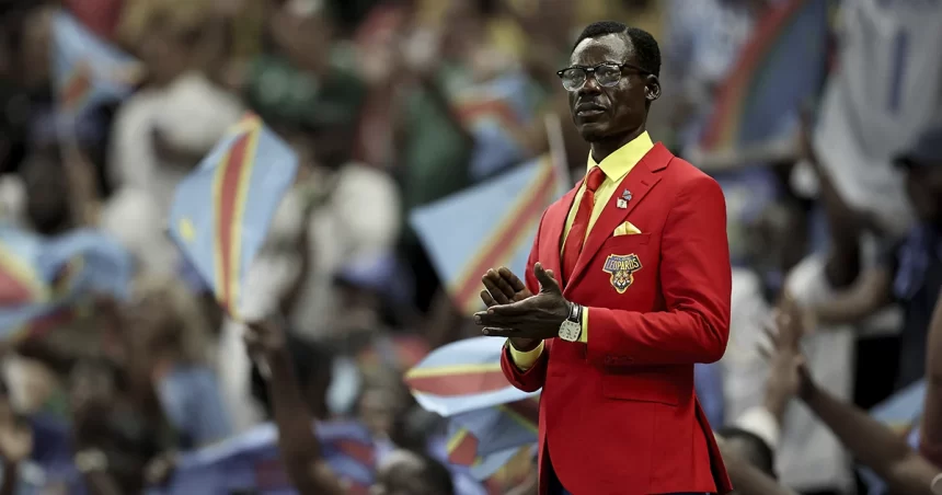 La estatua viviente de Lumumba debuta en el Mundial tras perderse dos partidos por cuarentena y problemas de visa