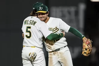 Los Atleticos remontan en la sexta y frenan a los Rockies con cuatro seguidas