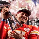 Mahomes firma extension de 504.75 millones y se convierte en el jugador mejor pagado de la NFL