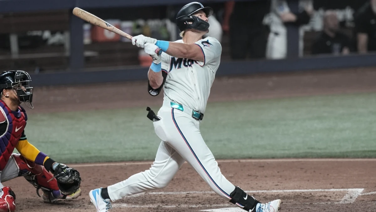 Marlins blanquean a los D backs con una cuarta entrada de seis carreras