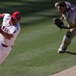 OHoppe rompe el empate en la decima y los Angelinos voltean el juego