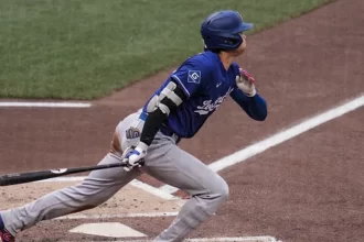 Ohtani en duda por inflamacion en la rodilla antes de la serie Dodgers White Sox