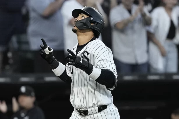 Parker Messick poncha a 10 pero los Medias Blancas se quedan con el duelo 2 1