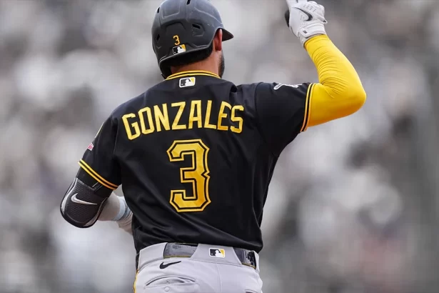 Reynolds y Gonzales conectan jonrones y los Piratas sobreviven en Colorado