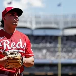 Sal Stewart remolca 6 y los Rojos humillan a los Yankees en su casa