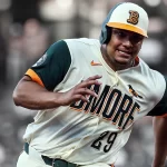 Samuel Basallo numeros de elite y defensa solida en 2026