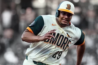 Samuel Basallo numeros de elite y defensa solida en 2026