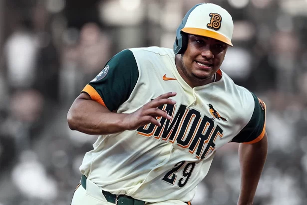 Samuel Basallo numeros de elite y defensa solida en 2026