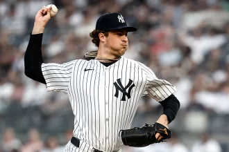 Schlittler receta 13 ponches y los Yankees blanquean a los Rojos