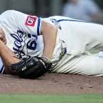 Seth Lugo recibe linea de 106.6 mph en la frente y aparece a bromear al dia siguiente