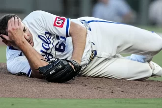 Seth Lugo recibe linea de 106.6 mph en la frente y aparece a bromear al dia siguiente