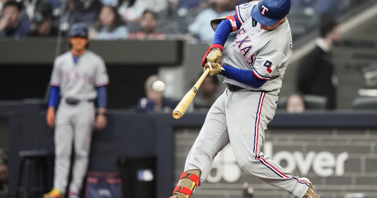 Tres jonrones de Texas silencian el Rogers Centre y hunden a Toronto