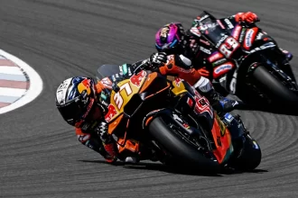 Un problema tecnico desde la vuelta uno acaba con Acosta en el Sprint de Brno