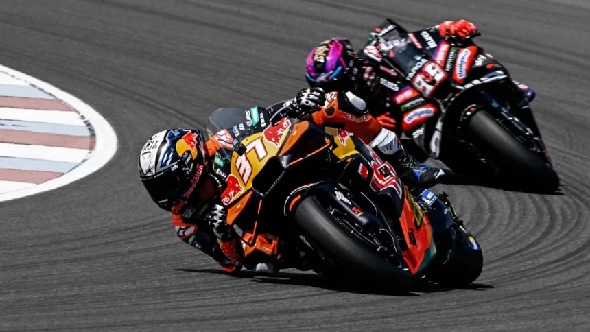 Un problema tecnico desde la vuelta uno acaba con Acosta en el Sprint de Brno