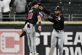 Watson rompe el empate en la decima y los Guardians escapan del Rate Field