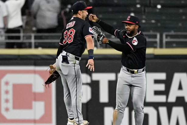 Watson rompe el empate en la decima y los Guardians escapan del Rate Field