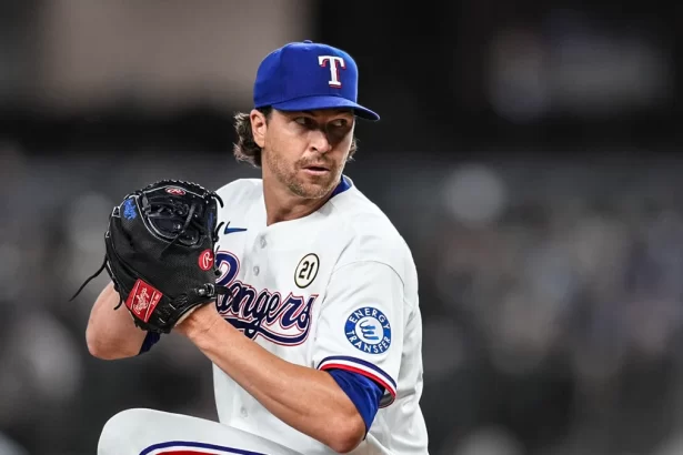 DeGrom poncha 8 con molestia en la ingle y los Rangers vencen a Boston 4 2