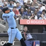 Toronto remonta con errores de Detroit y se acerca al comodin