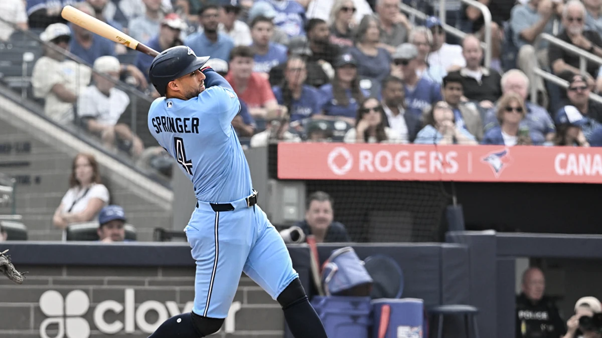 Toronto remonta con errores de Detroit y se acerca al comodin
