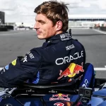 Verstappen adelanta 100 karts desde la ultima posicion y gana en 13 vueltas